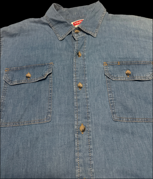 Men Wrangler long sleeve button up shirt